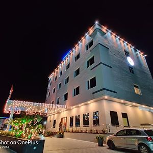 Vadpadraka Hotel And Resort